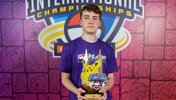 <strong>Luka Levain</strong><br>Campeão de Pokémon Estampas Ilustradas do LAIC<br>Divisão Sênior